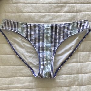 Vineyard Vines swimsuit bottoms. Size M.